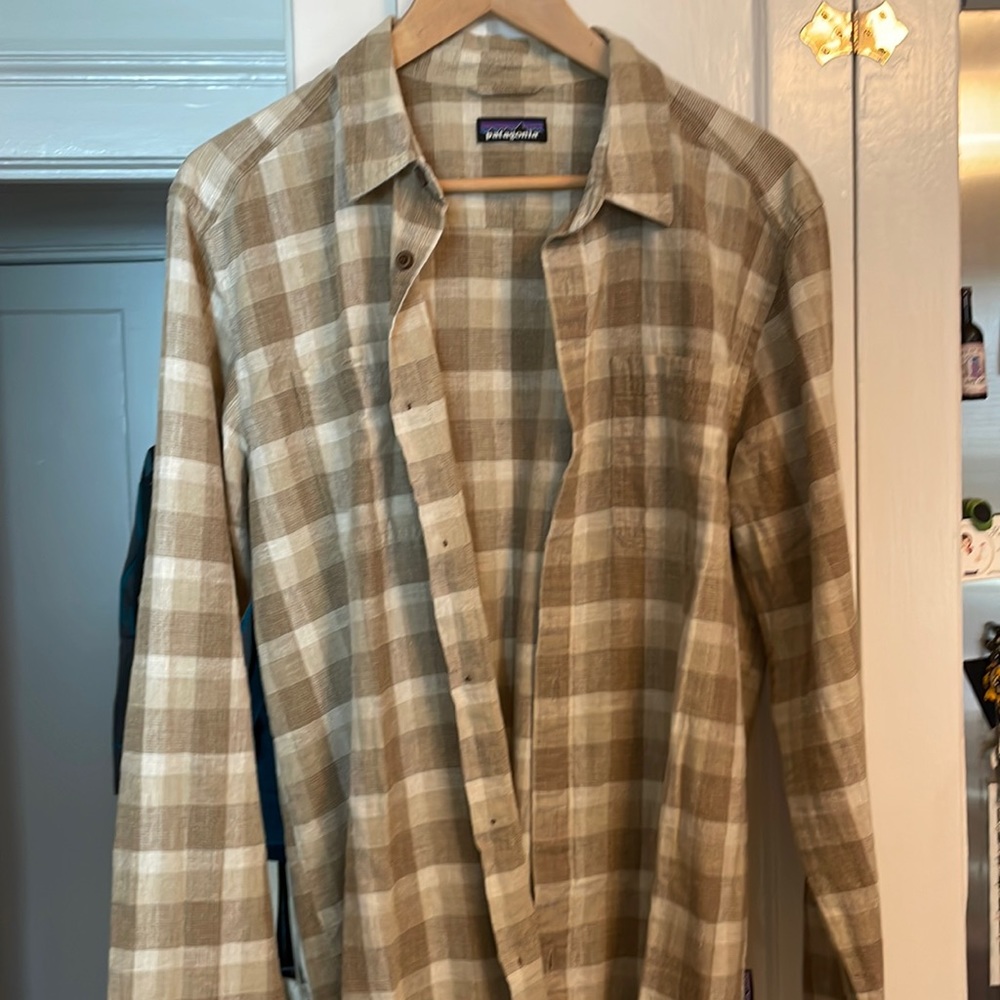 Patagonia shirt - Medium (excellent condition)